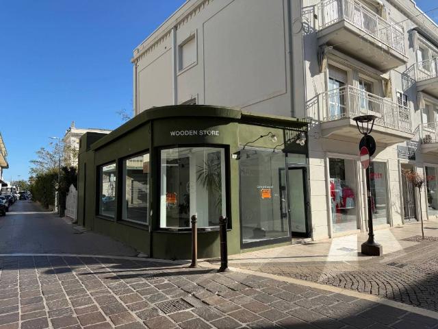 Locale Commerciale in affitto a Riccione, Reggio Emilia
