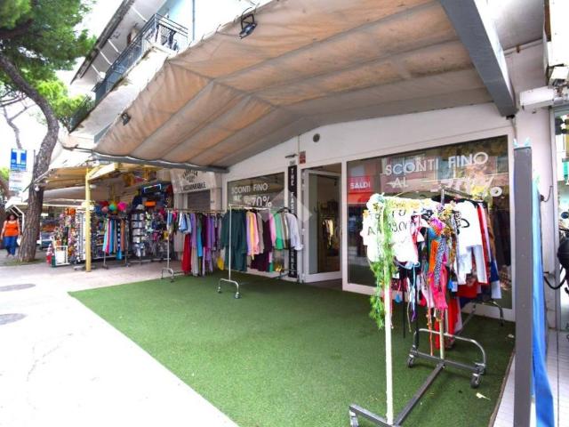 Locale Commerciale in affitto a Alba, Riccione