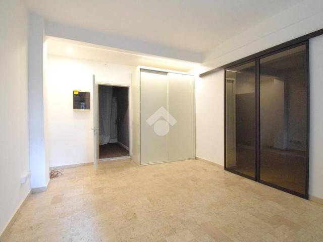 Locale Commerciale in affitto a Abissinia, Riccione