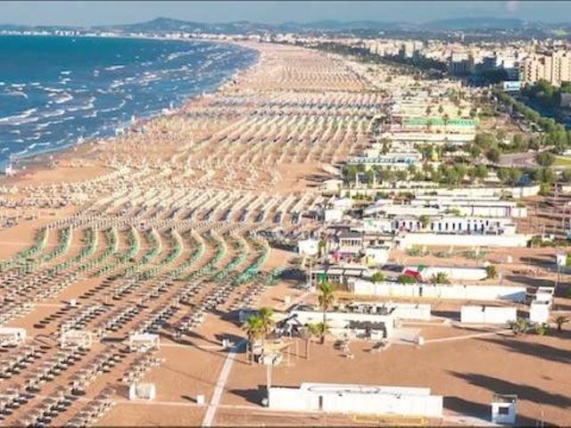 Locale Commerciale in affitto a Abissinia, Riccione