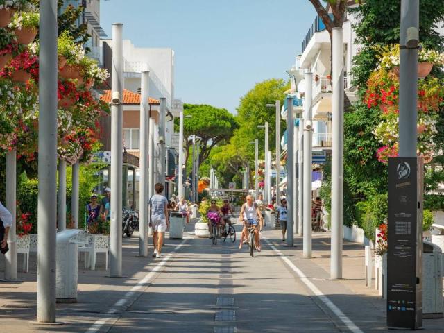 Locale Commerciale in affitto a Alba, Riccione