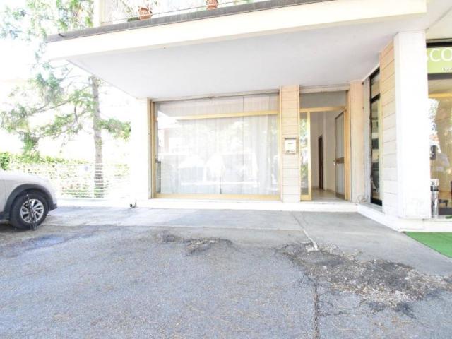 Locale Commerciale in affitto a Fontanelle, Riccione