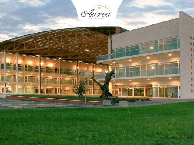 Locale Commerciale in affitto a Riccione, Reggio Emilia