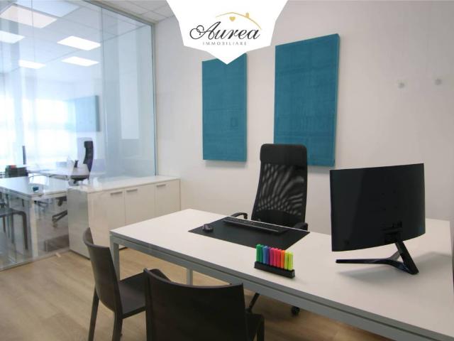 Locale Commerciale in affitto a Riccione, Reggio Emilia