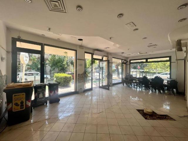 Locale Commerciale in affitto a Riccione, Reggio Emilia
