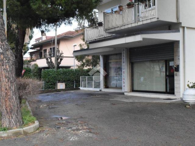 Locale Commerciale in affitto a Fontanelle, Riccione