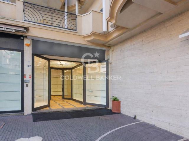 Locale Commerciale in affitto a Riccione, Reggio Emilia