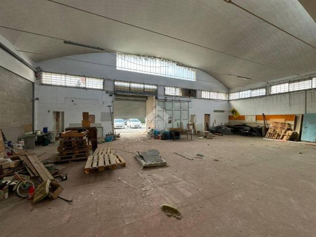 Locale Commerciale in affitto a Riccione, Reggio Emilia
