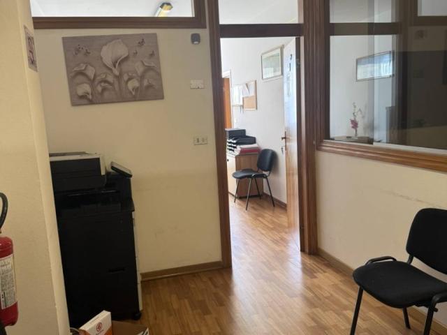 Locale Commerciale in affitto a Riccione, Reggio Emilia