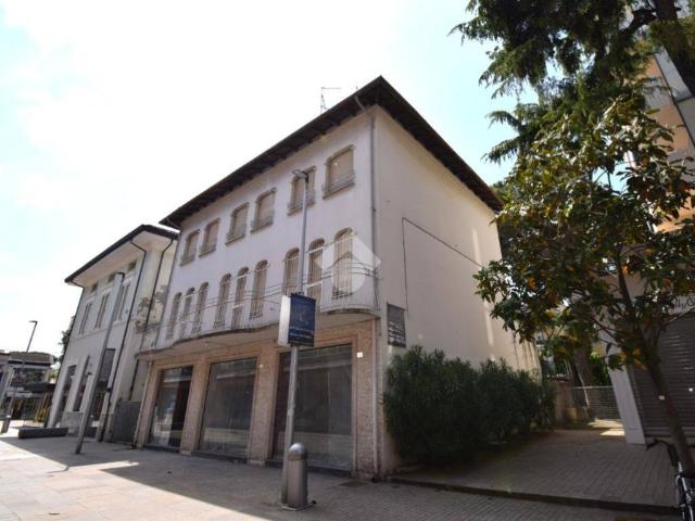 Locale Commerciale in affitto a Abissinia, Riccione
