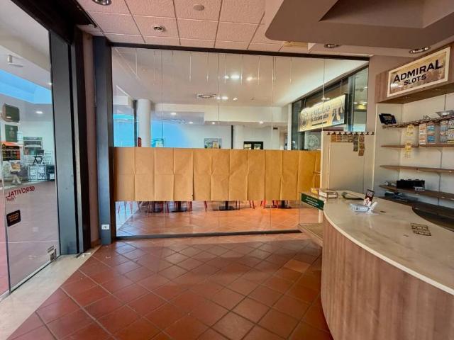 Locale Commerciale in affitto a San Lorenzo in Strada, Riccione