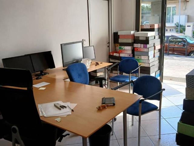 Locale Commerciale in affitto a Spontricciolo, Riccione