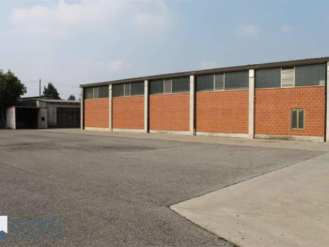 Locale Commerciale in affitto a Ricengo, Lombardia