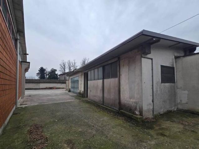 Locale Commerciale in affitto a Ricengo, Lombardia