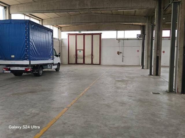 Locale Commerciale in affitto a Ricengo, Lombardia