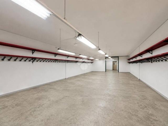 Locale Commerciale in affitto a Fonte, Riese Pio X