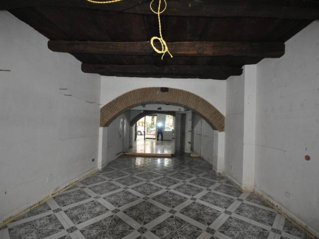 Locale Commerciale in affitto a Regina Pacis, Rieti