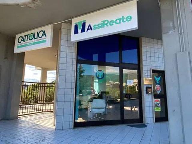 Locale Commerciale in affitto a Campoloniano, Rieti