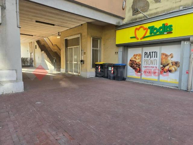 Locale Commerciale in affitto a Rieti, Lazio