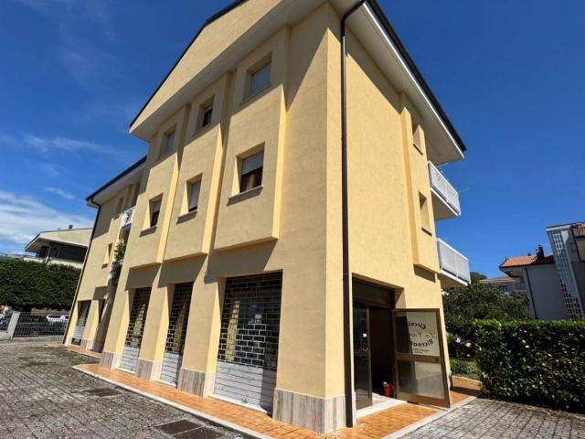 Locale Commerciale in affitto a Piazza Tevere, Rieti