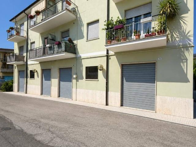 Locale Commerciale in affitto a Villa Reatina, Rieti