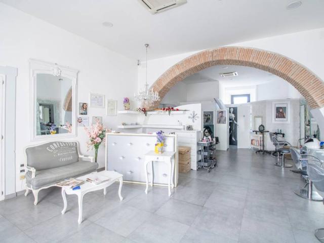 Locale Commerciale in affitto a Regina Pacis, Rieti