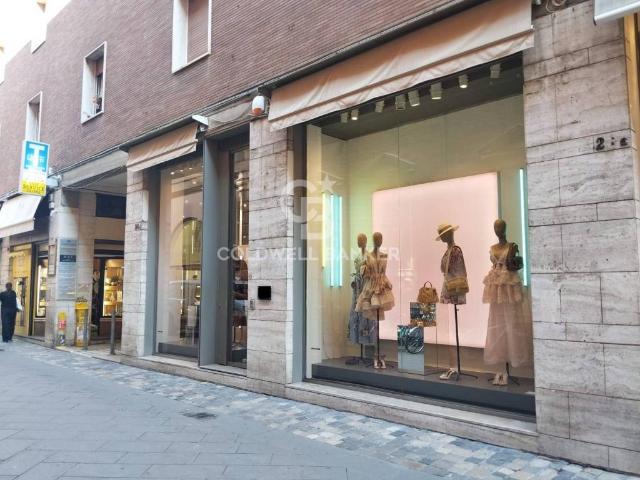 Locale Commerciale in affitto a Rimini, Reggio Emilia