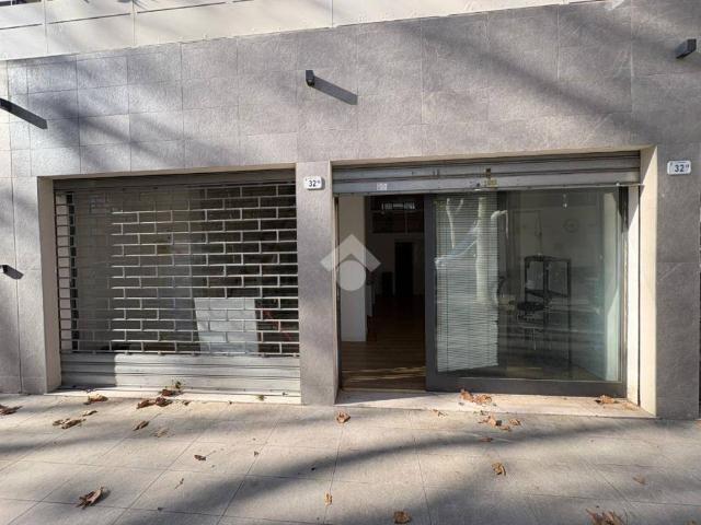 Locale Commerciale in affitto a Rimini, Reggio Emilia