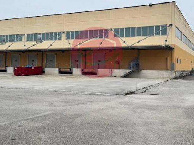 Locale Commerciale in affitto a Rimini, Reggio Emilia