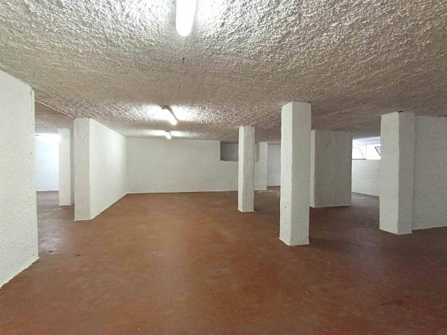Locale Commerciale in affitto a Rimini, Reggio Emilia