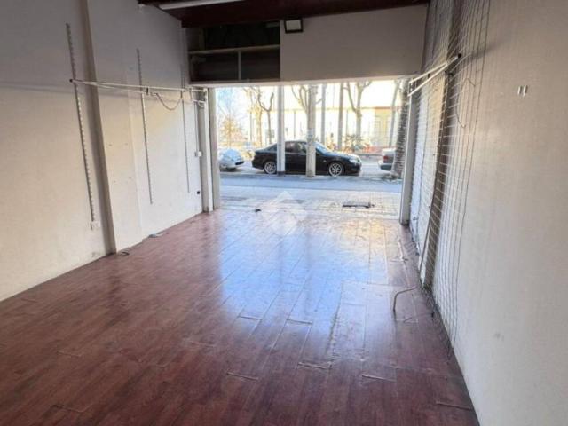 Locale Commerciale in affitto a Rimini, Reggio Emilia