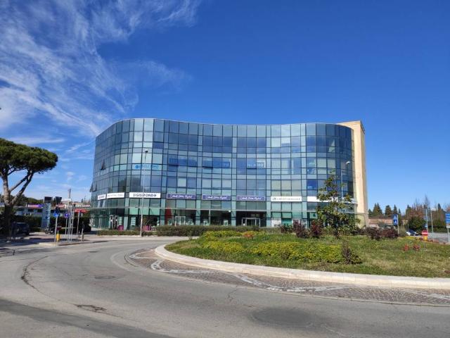 Locale Commerciale in affitto a San Giovanni, Rimini