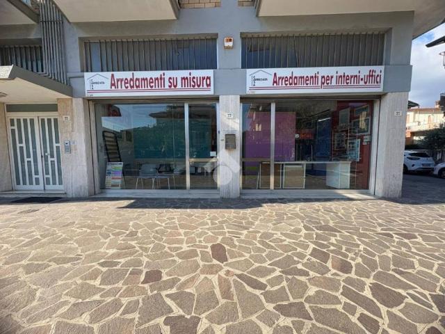 Locale Commerciale in affitto a Rimini, Reggio Emilia