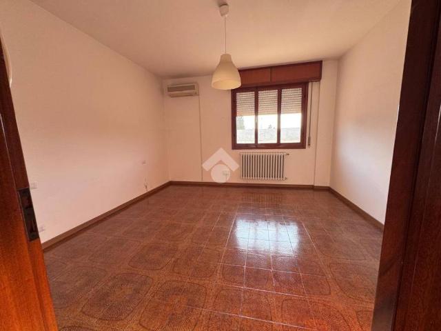 Locale Commerciale in affitto a Padulli, Rimini