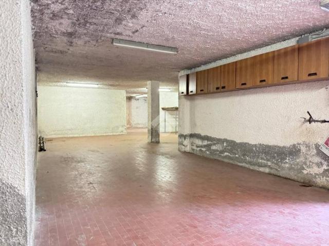 Locale Commerciale in affitto a Rimini, Reggio Emilia