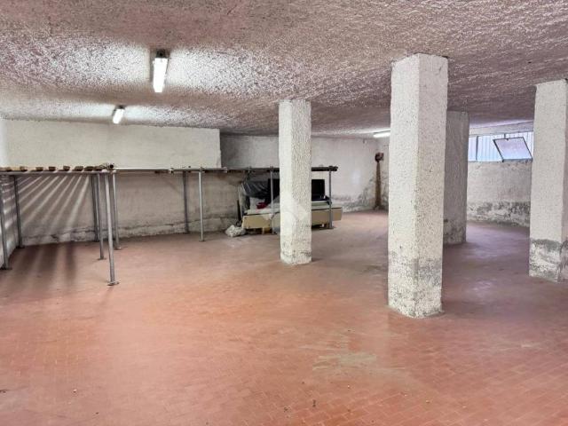 Locale Commerciale in affitto a Rimini, Reggio Emilia