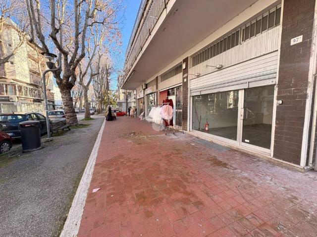Locale Commerciale in affitto a Rimini, Reggio Emilia