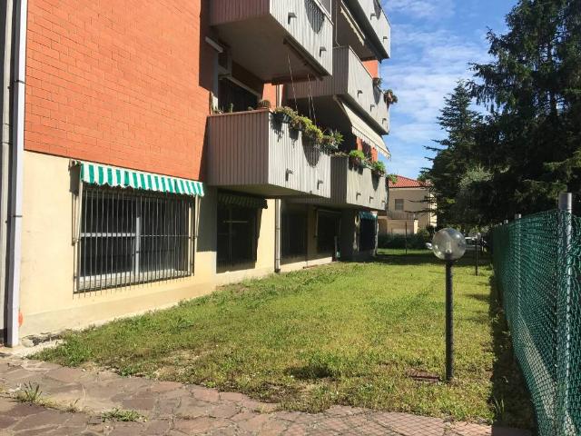 Locale Commerciale in affitto a Rimini, Reggio Emilia