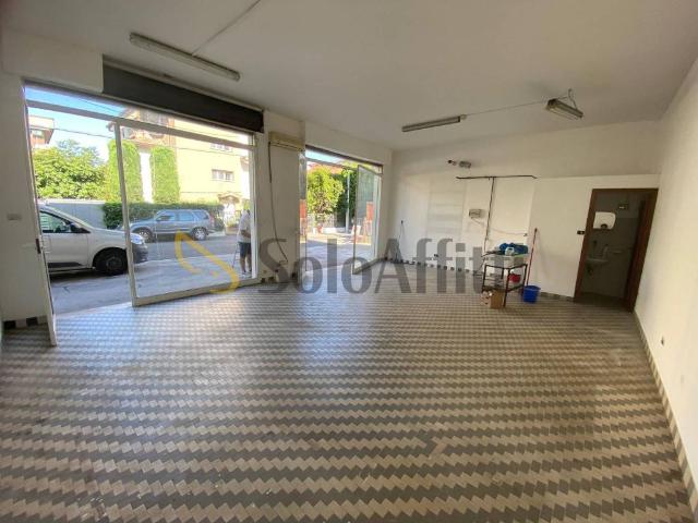 Locale Commerciale in affitto a Rimini, Reggio Emilia