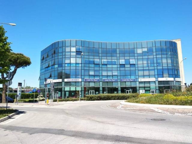 Locale Commerciale in affitto a San Giovanni, Rimini