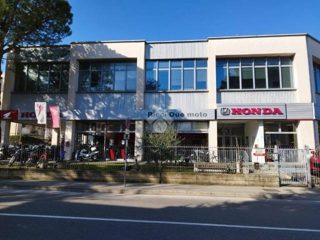 Locale Commerciale in affitto a Villaggio 1° maggio, Rimini