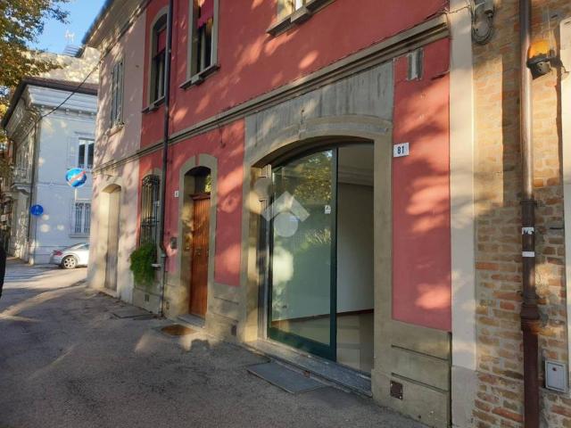 Locale Commerciale in affitto a San Giovanni, Rimini