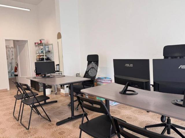 Locale Commerciale in affitto a Rimini, Reggio Emilia