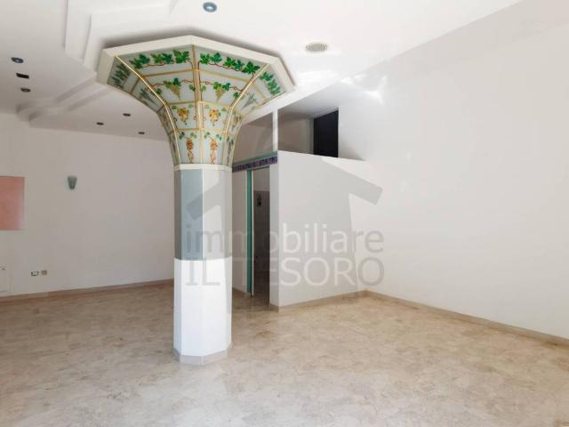 Locale Commerciale in affitto a Rimini, Reggio Emilia
