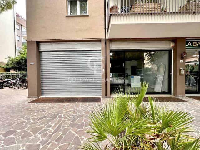 Locale Commerciale in affitto a Rimini, Reggio Emilia