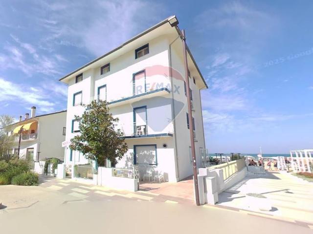 Locale Commerciale in affitto a Rimini, Reggio Emilia