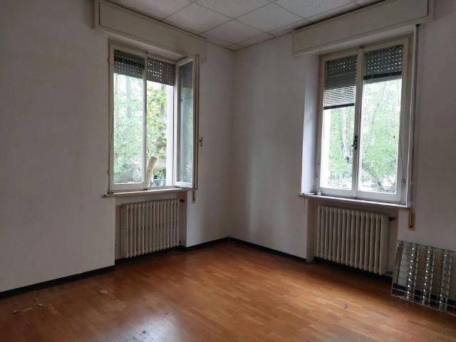 Locale Commerciale in affitto a Rimini, Reggio Emilia