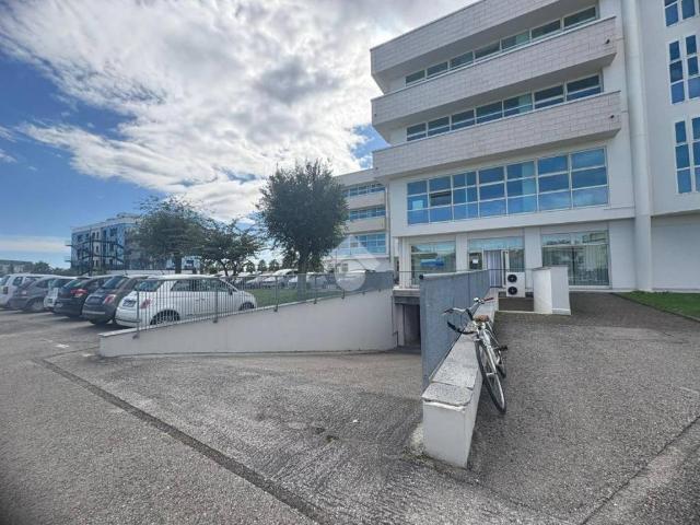 Locale Commerciale in affitto a Villaggio 1° maggio, Rimini