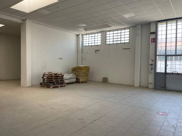 Locale Commerciale in affitto a Rimini, Reggio Emilia