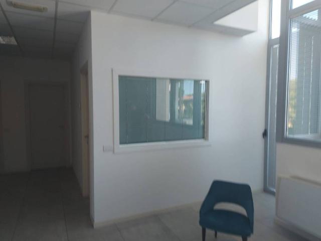 Locale Commerciale in affitto a Villaggio 1° maggio, Rimini